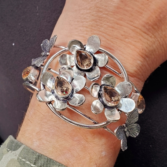 New Unique Morganite Butterflies and Flowers Silver Cuff Bracelet. - Picture 11 of 16